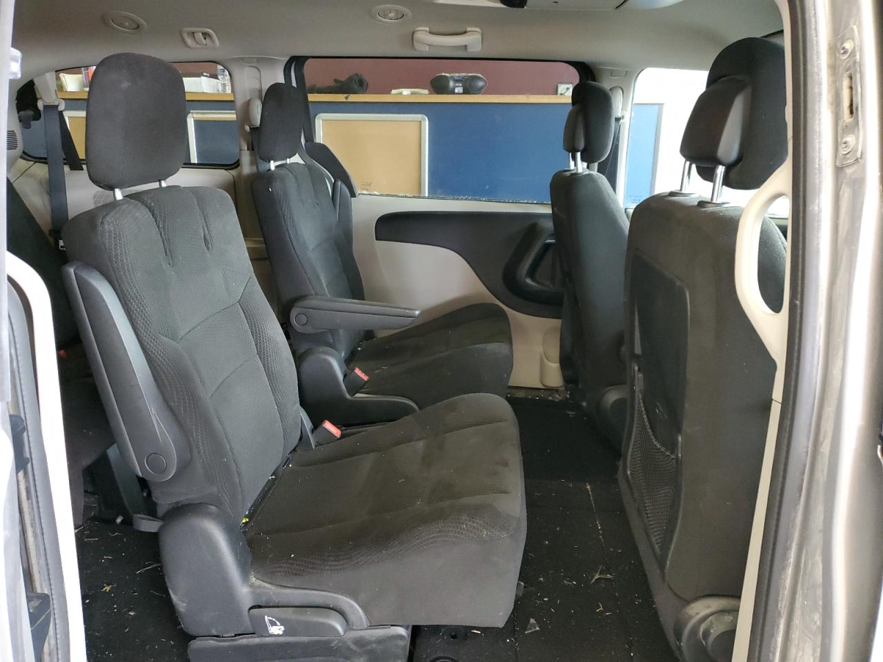 2016 Dodge Caravan - Image 11