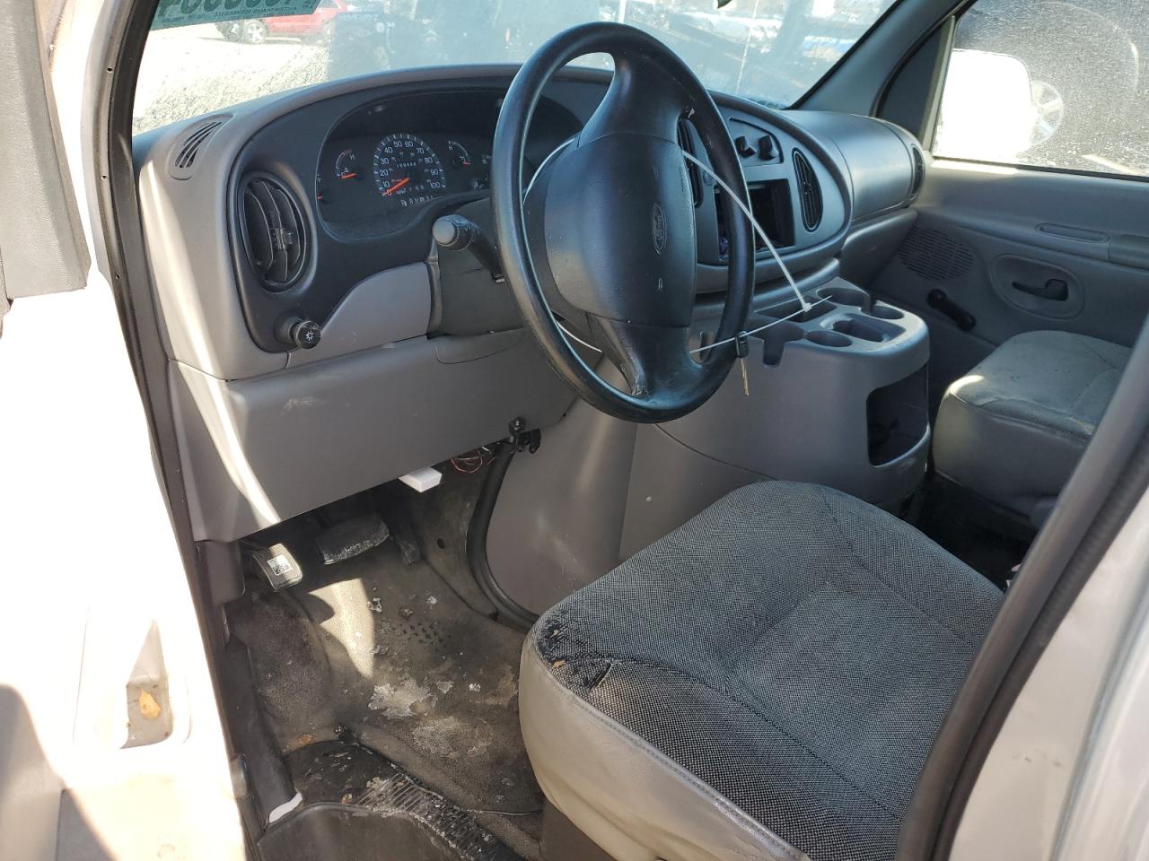 2000 Ford Econoline - Image 8