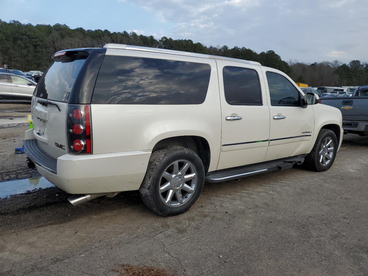 2013 GMC Yukon - Image 3
