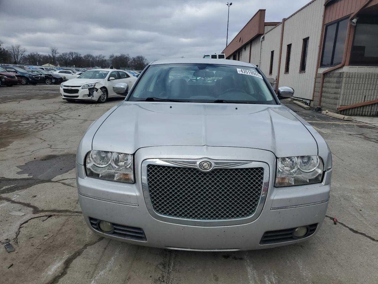 2010 Chrysler 300 - Image 5