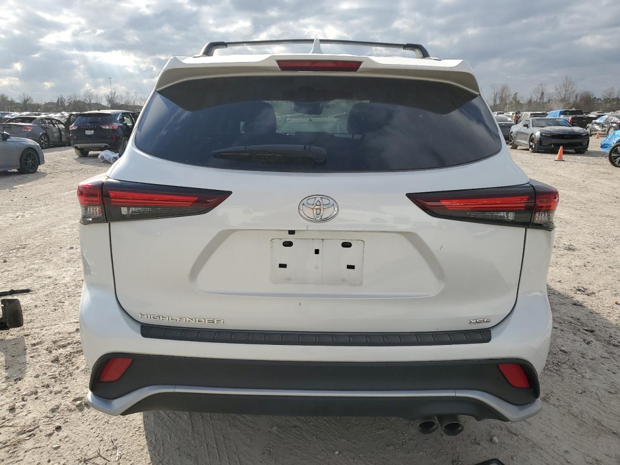2024 Toyota Highlander - Image 6