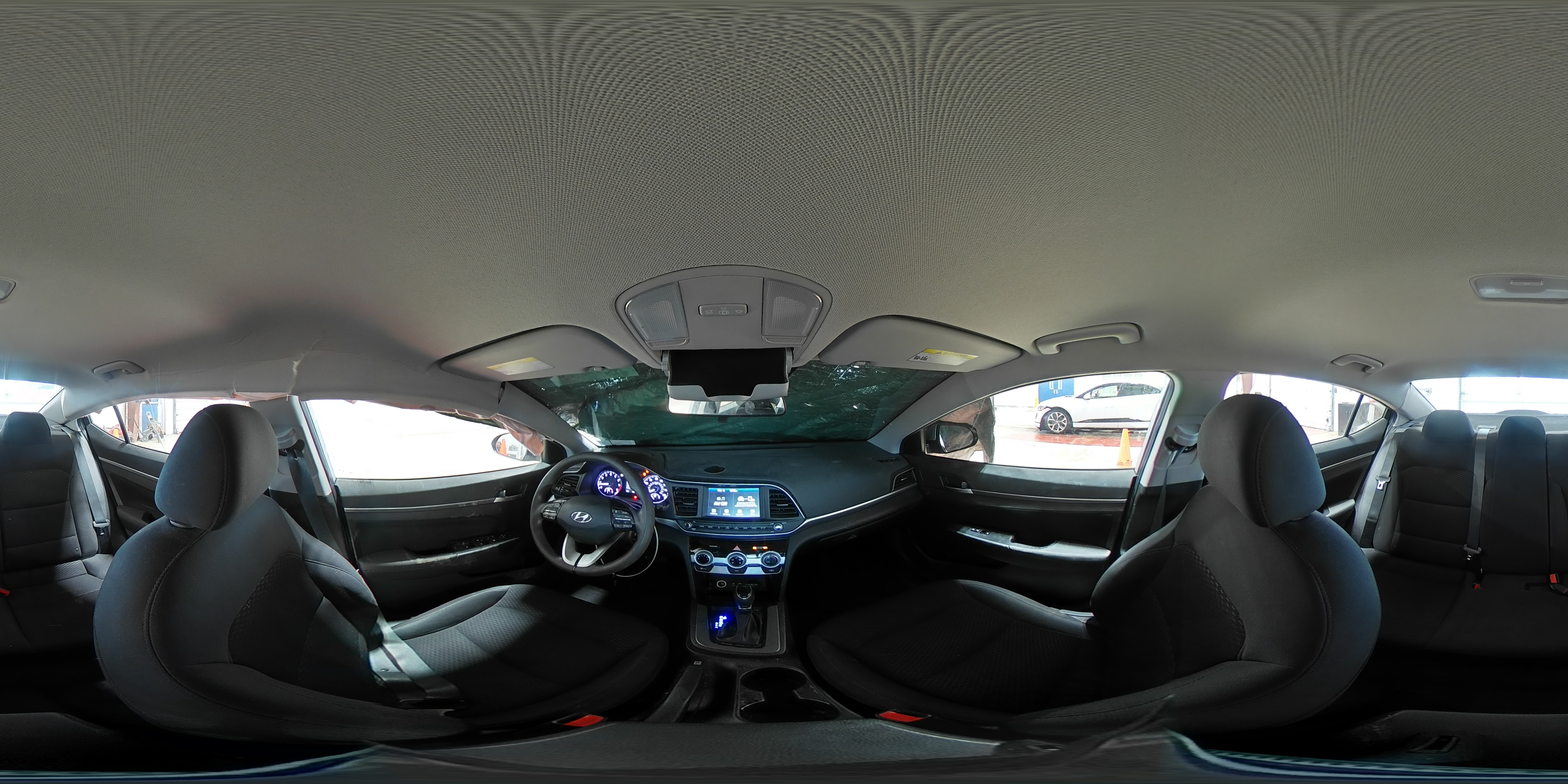 2019 Hyundai Elantra - Image 13