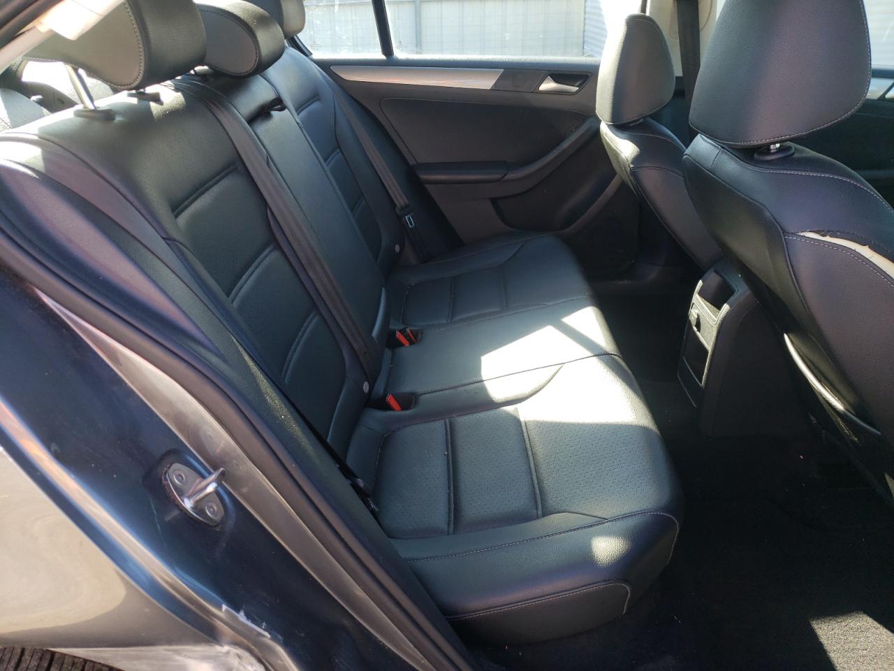 2018 Volkswagen Jetta - Image 10