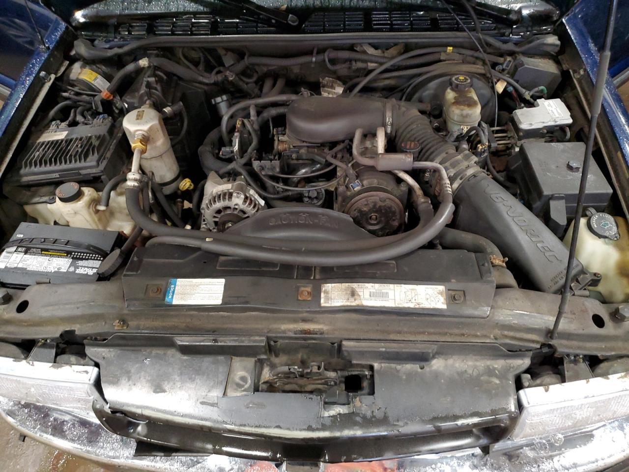 2000 Chevrolet S-10 Pickup - Image 11
