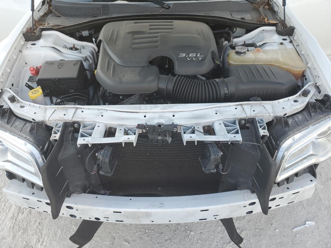 2019 Chrysler 300 - Image 11