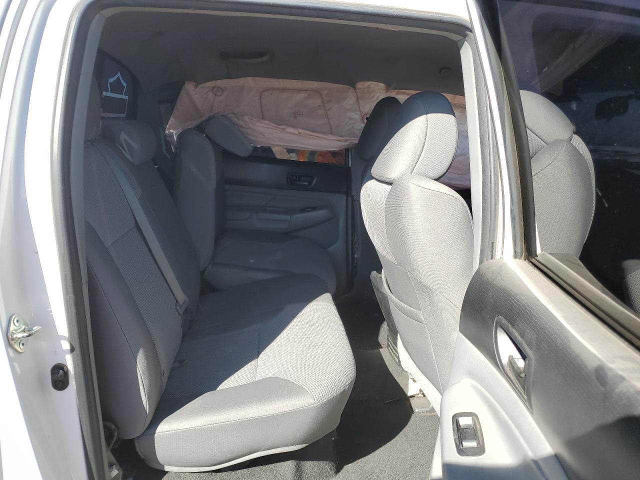 2015 Toyota Tacoma - Image 10
