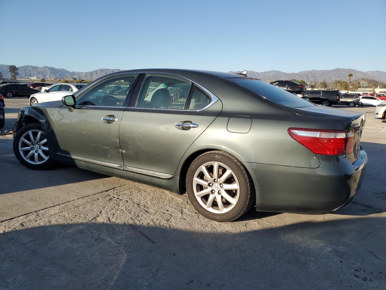 2007 Lexus LS - Image 2