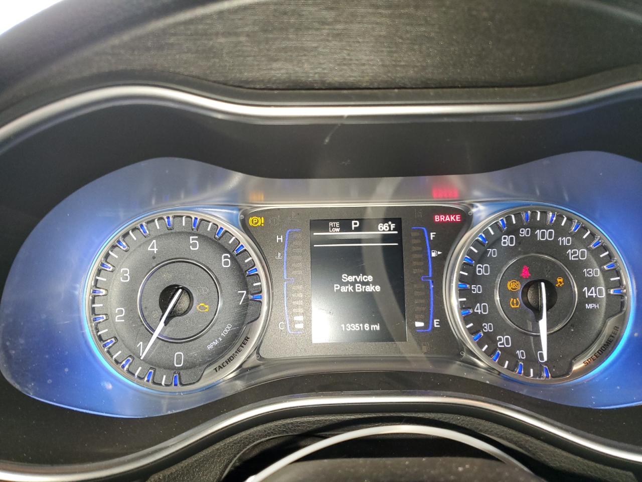 2015 Chrysler 200 - Image 9