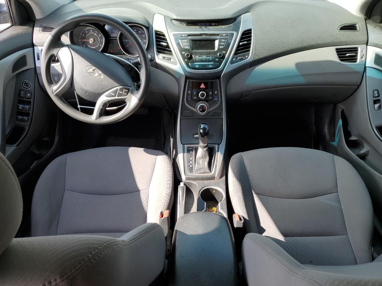 2016 Hyundai Elantra - Image 8