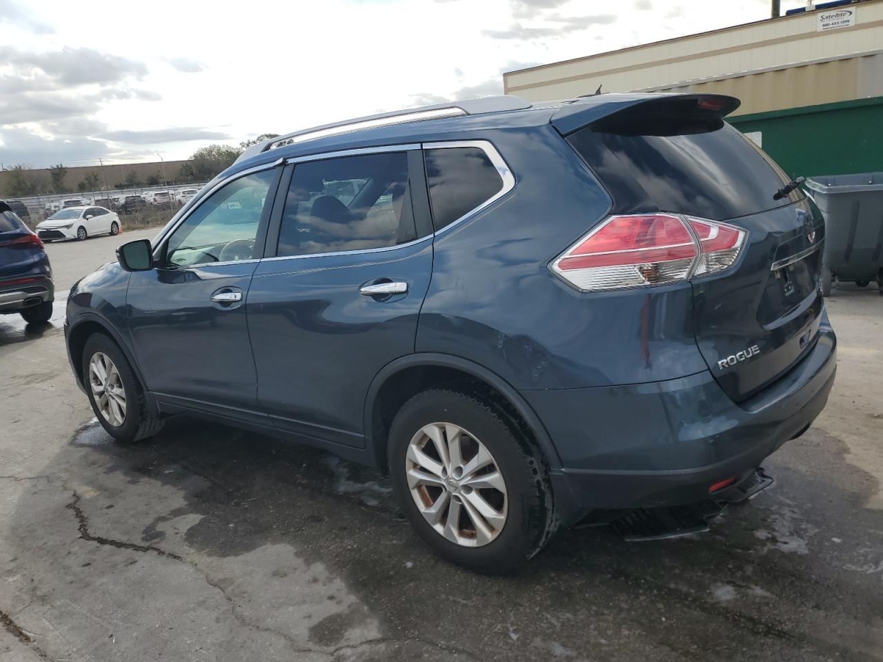 2014 Nissan Rogue - Image 2