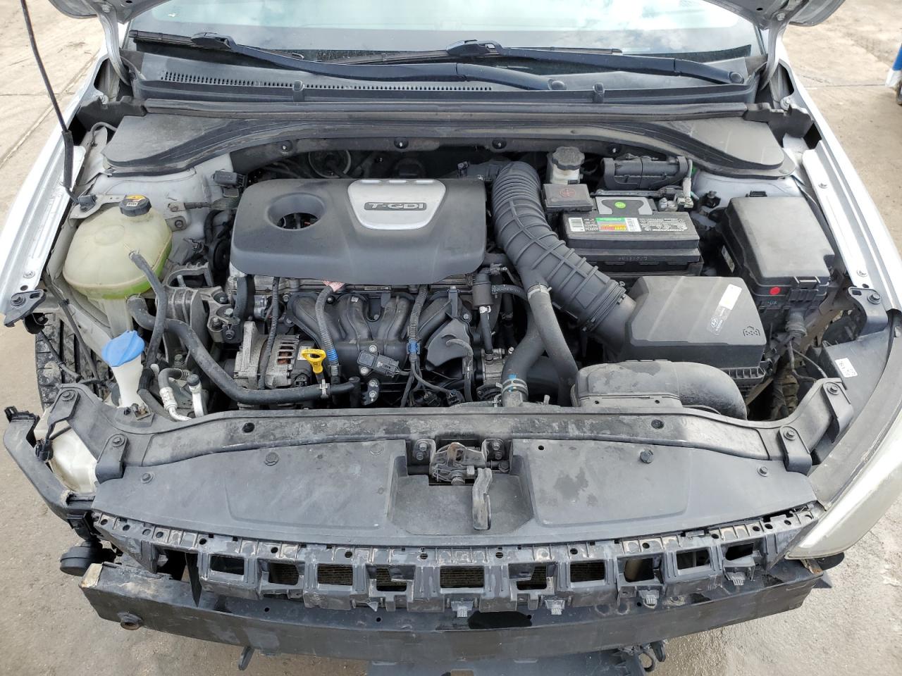 2018 Hyundai Elantra - Image 11