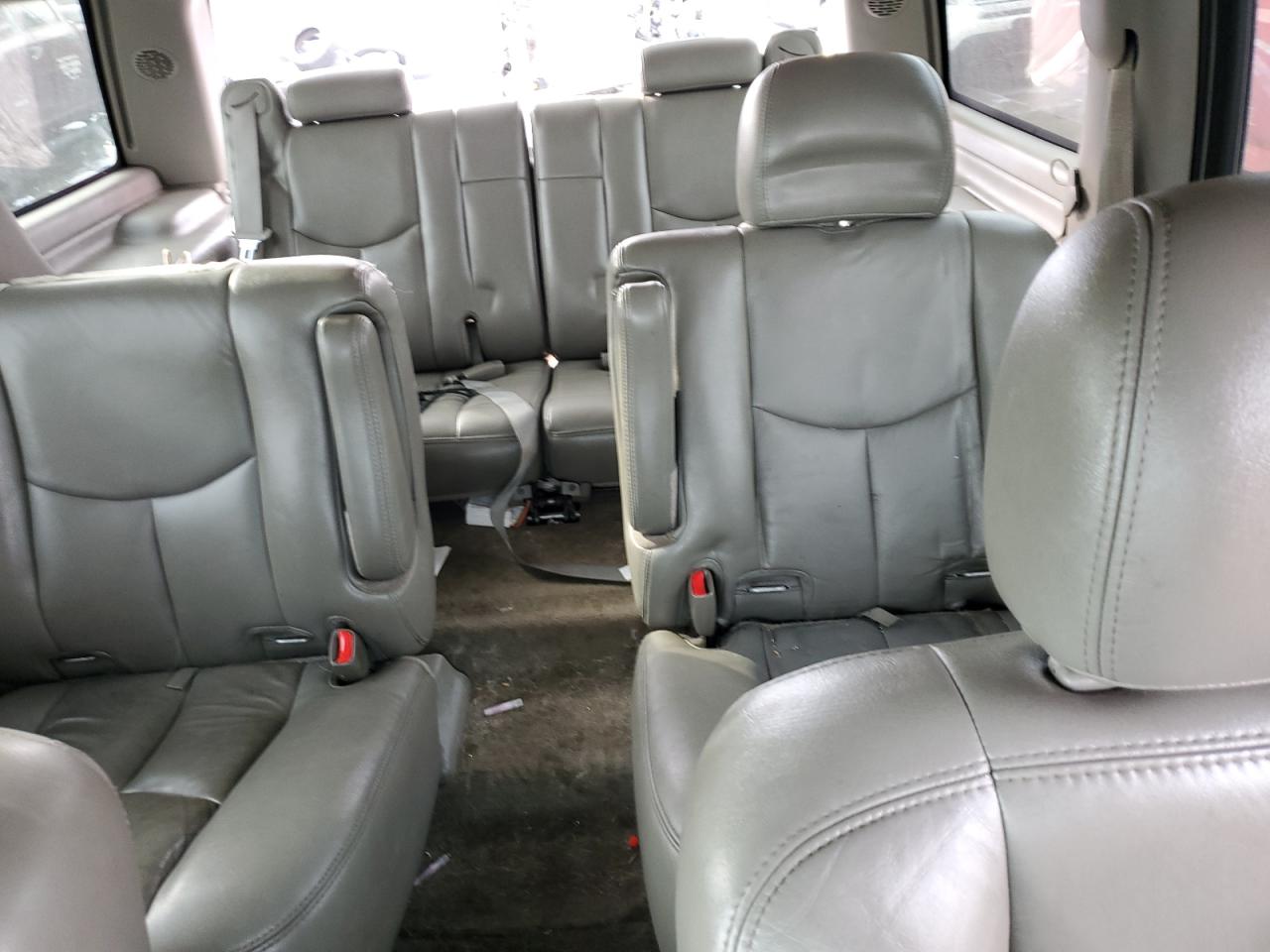 2005 GMC Yukon - Image 10