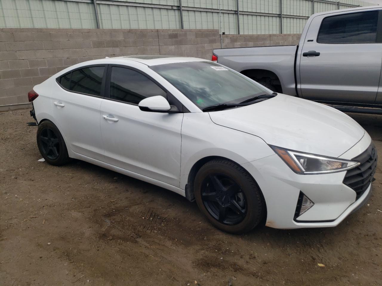 2020 Hyundai Elantra - Image 4