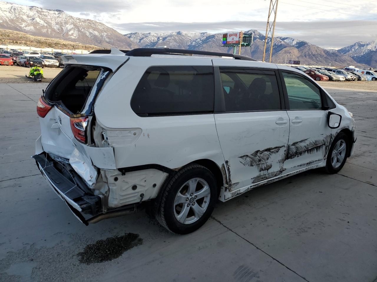 2019 Toyota Sienna - Image 3