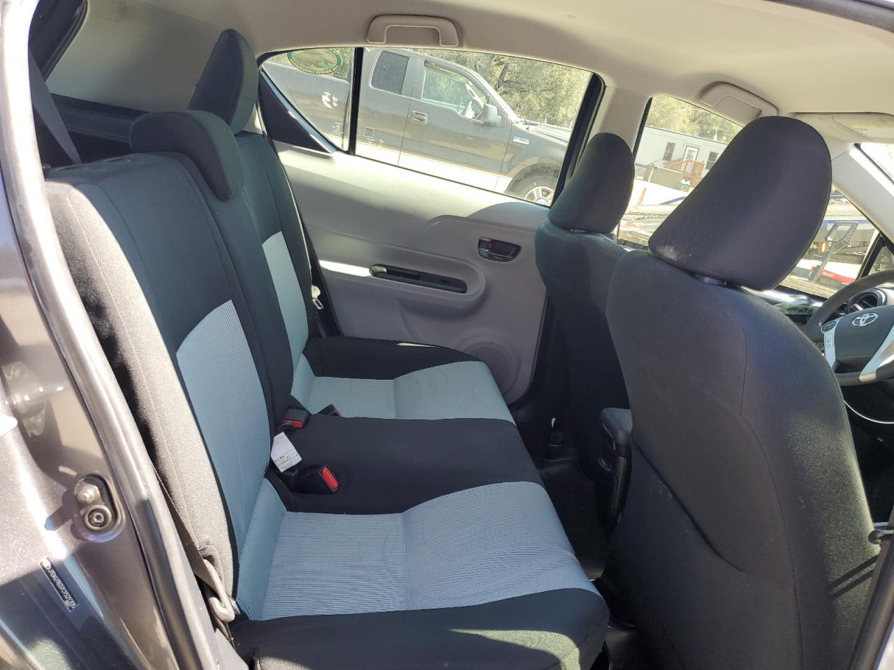2012 Toyota Prius - Image 11