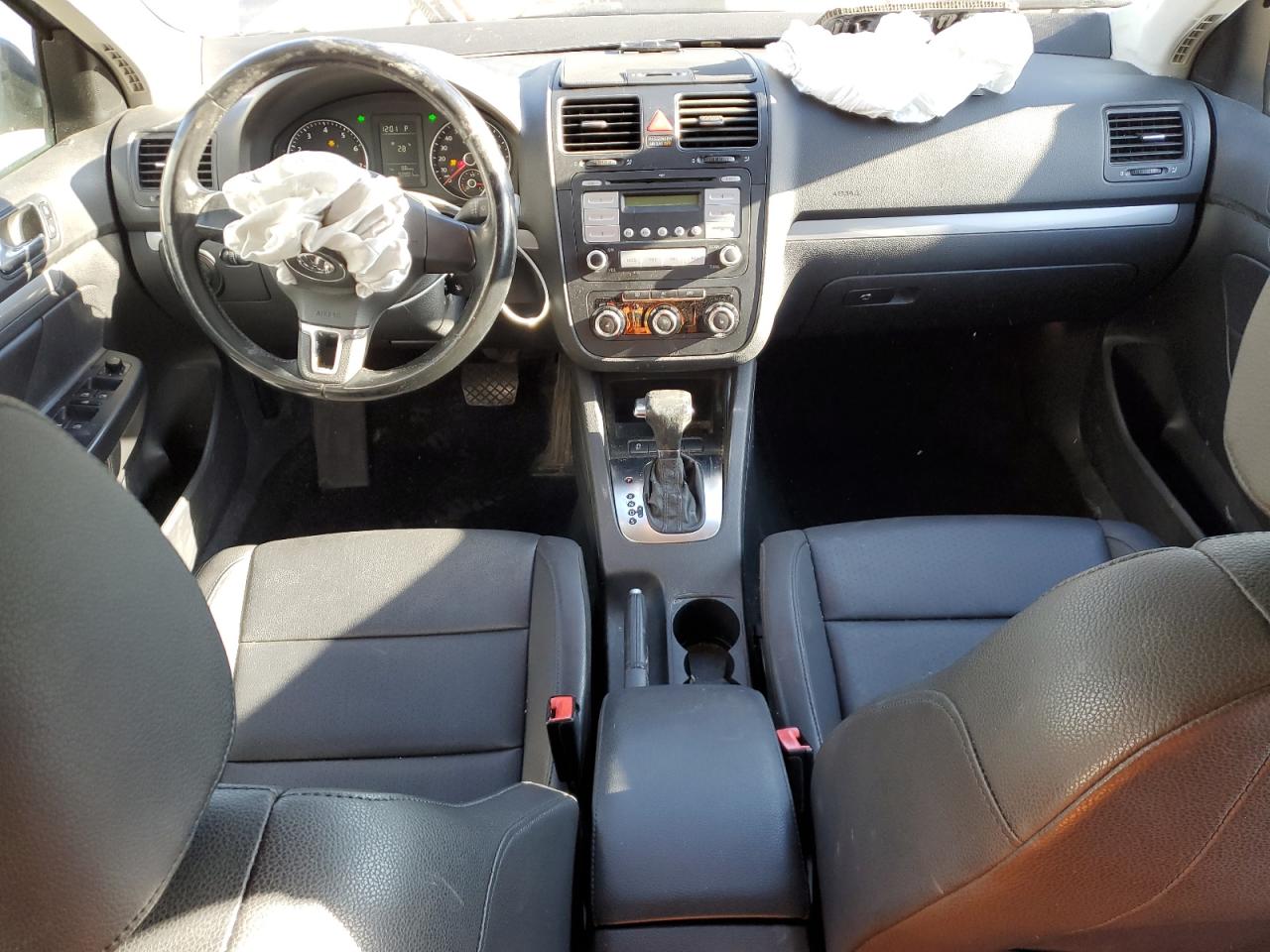 2010 Volkswagen Jetta - Image 8