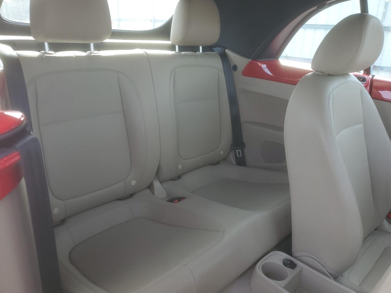 2013 Volkswagen Beetle - Image 10
