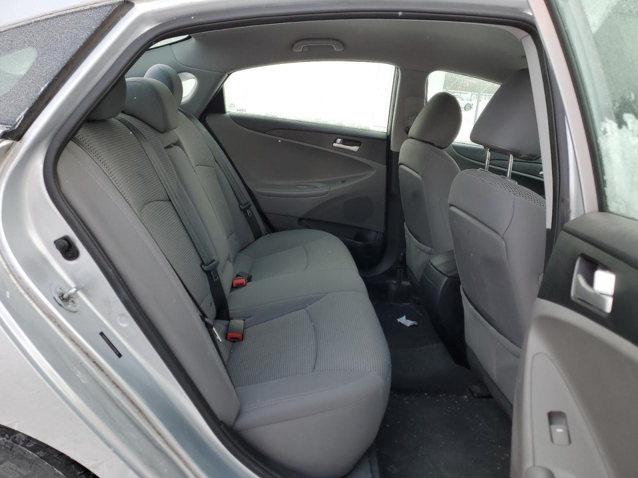 2012 Hyundai Sonata - Image 10