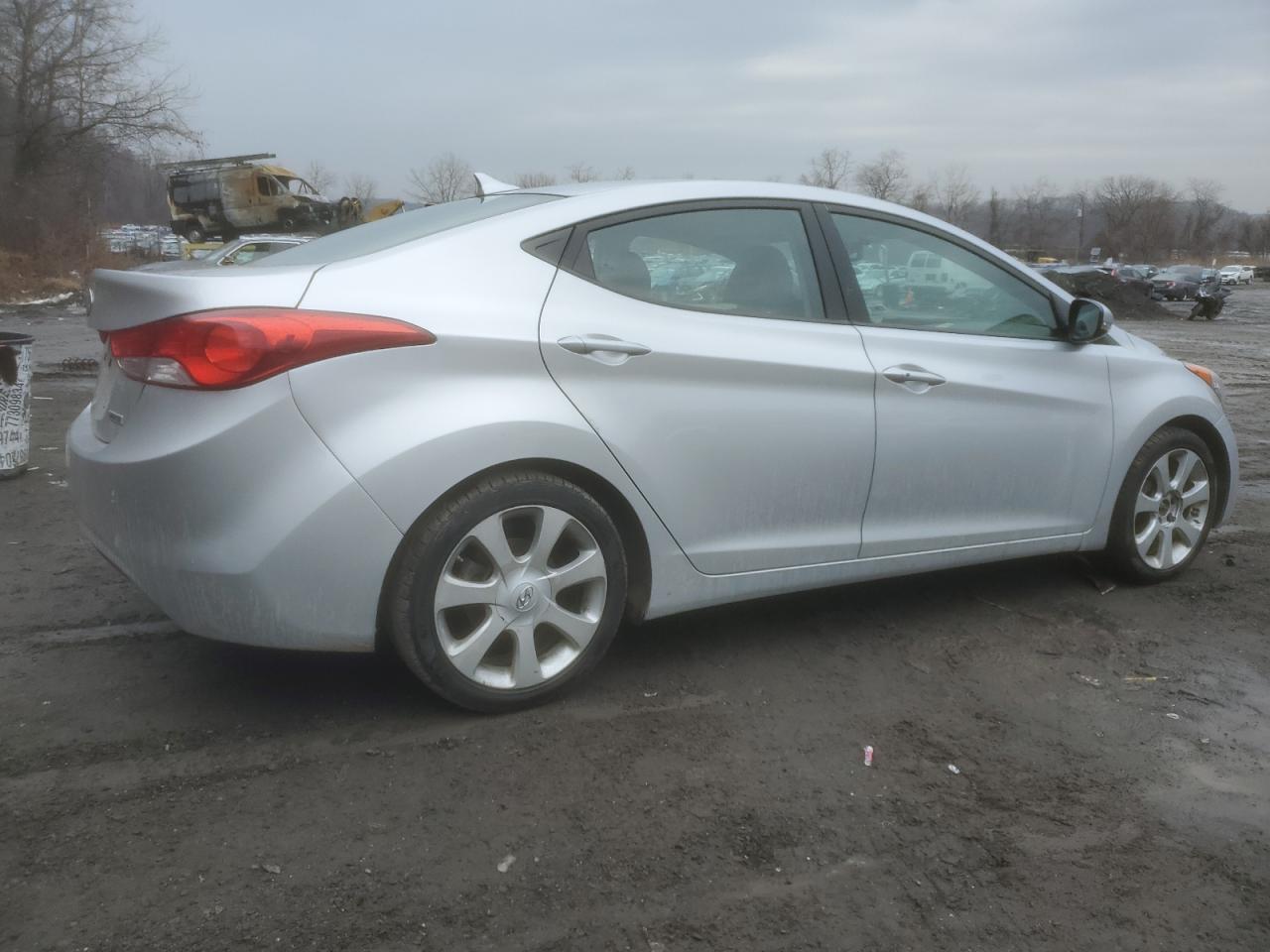 2012 Hyundai Elantra - Image 3