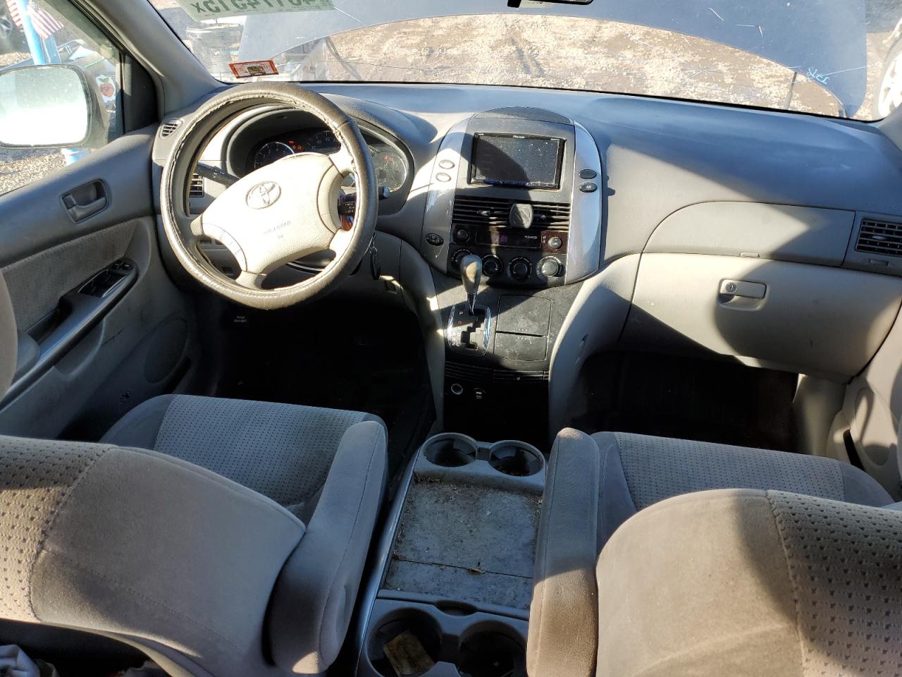 2010 Toyota Sienna - Image 8