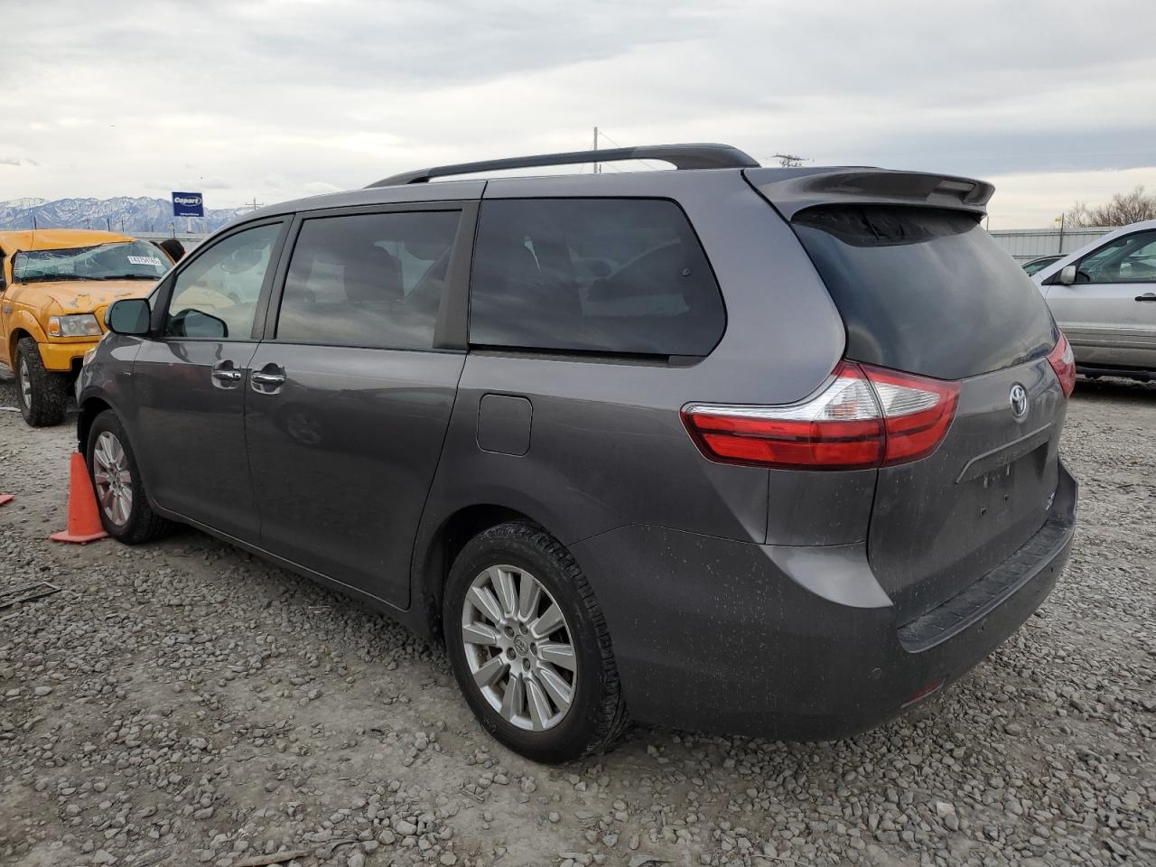 2017 Toyota Sienna - Image 2