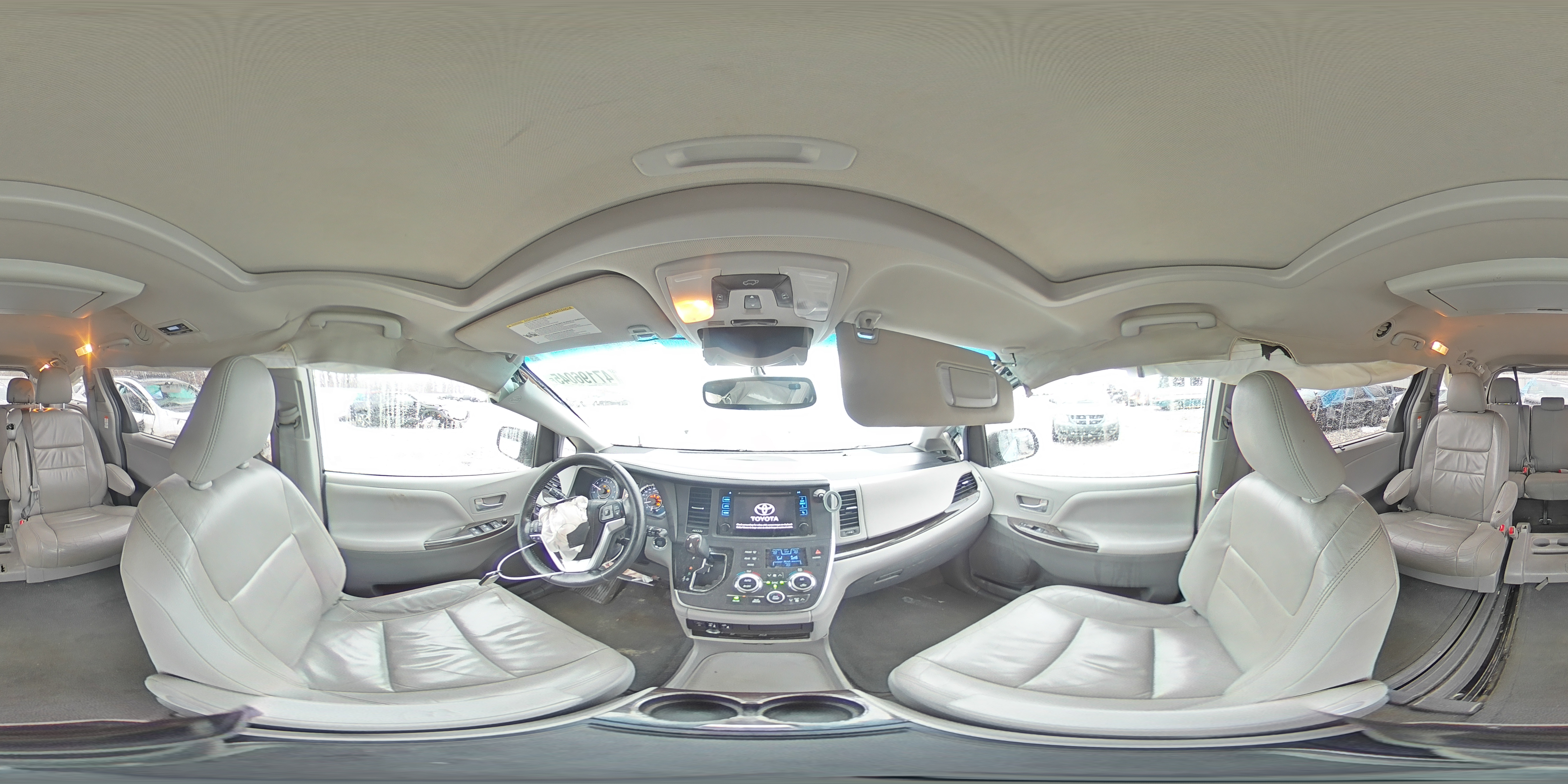 2015 Toyota Sienna - Image 14
