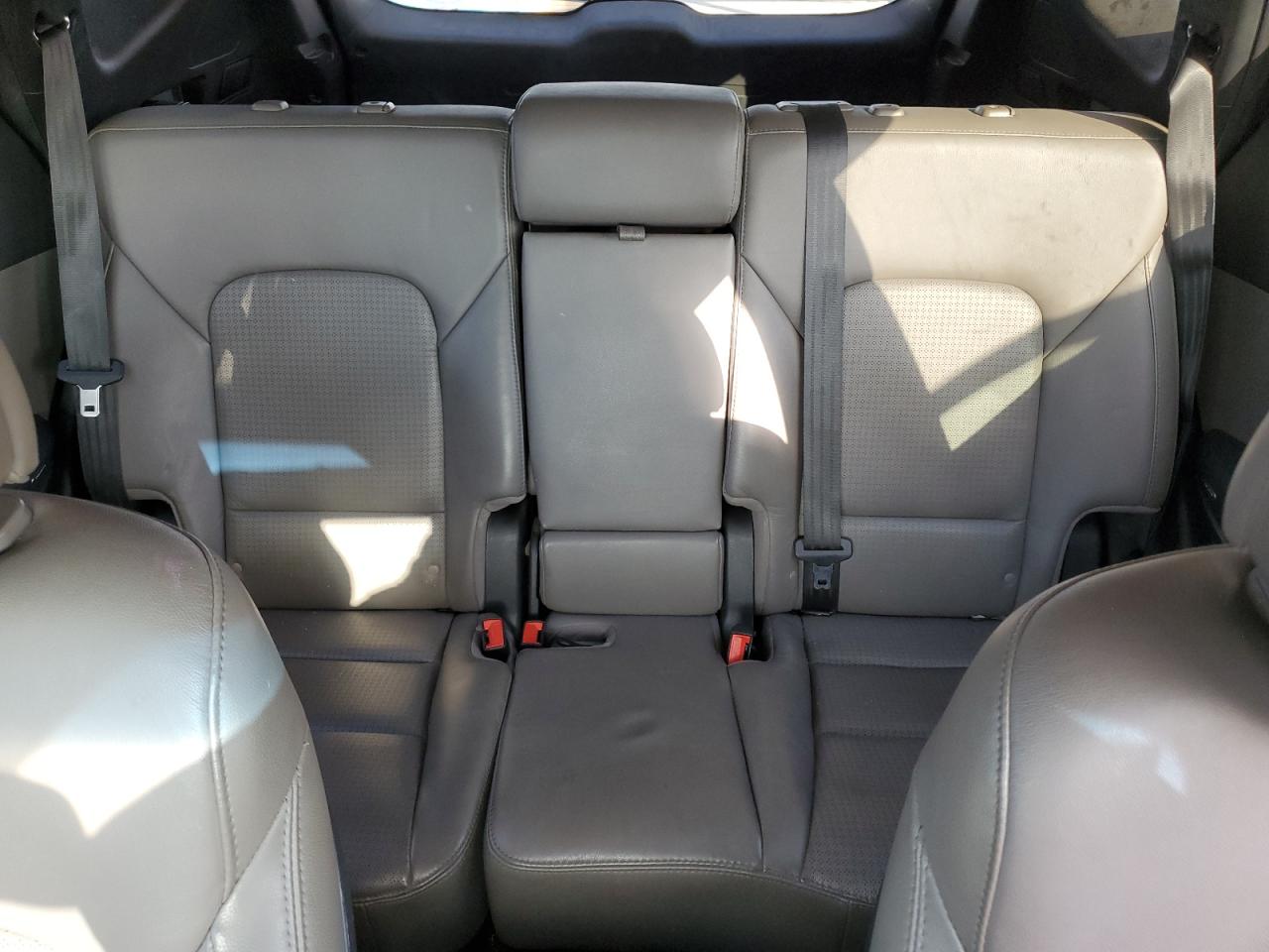2013 Hyundai Santa Fe - Image 10