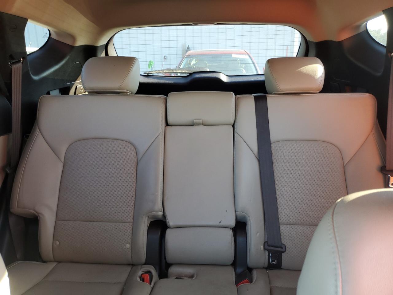 2017 Hyundai Santa Fe - Image 10