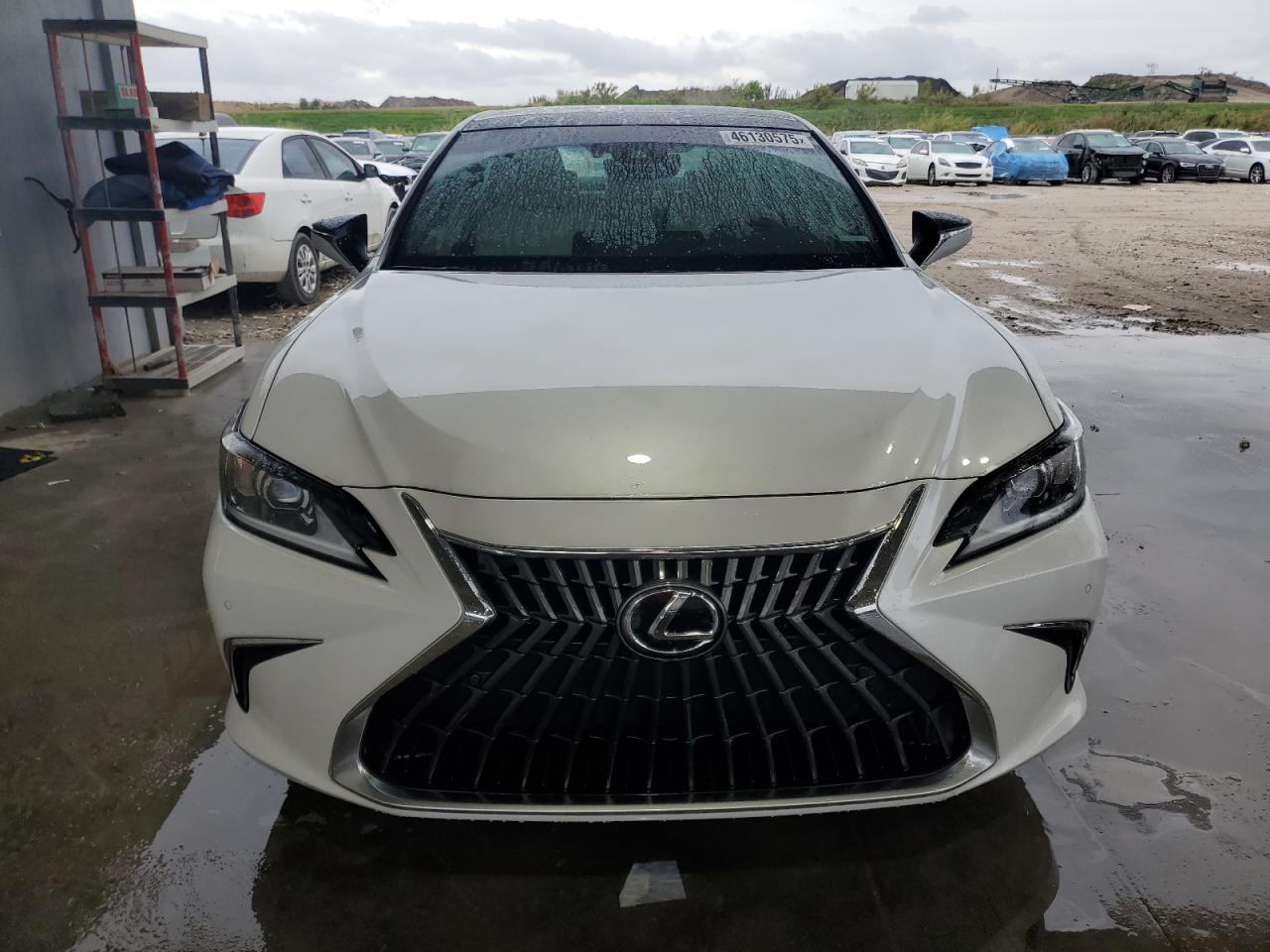 2022 Lexus ES - Image 5