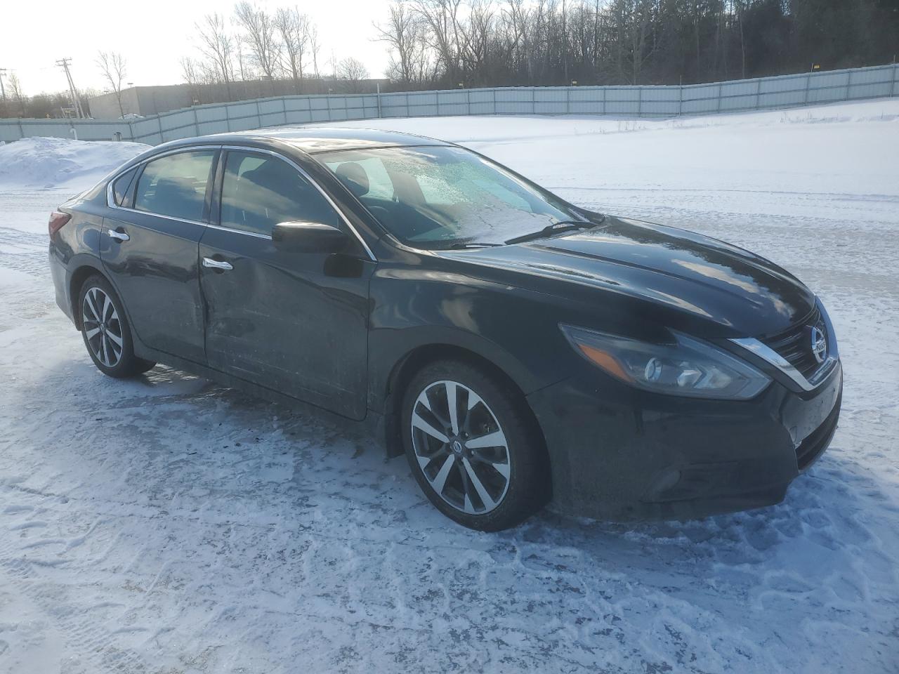 2017 Nissan Altima - Image 4