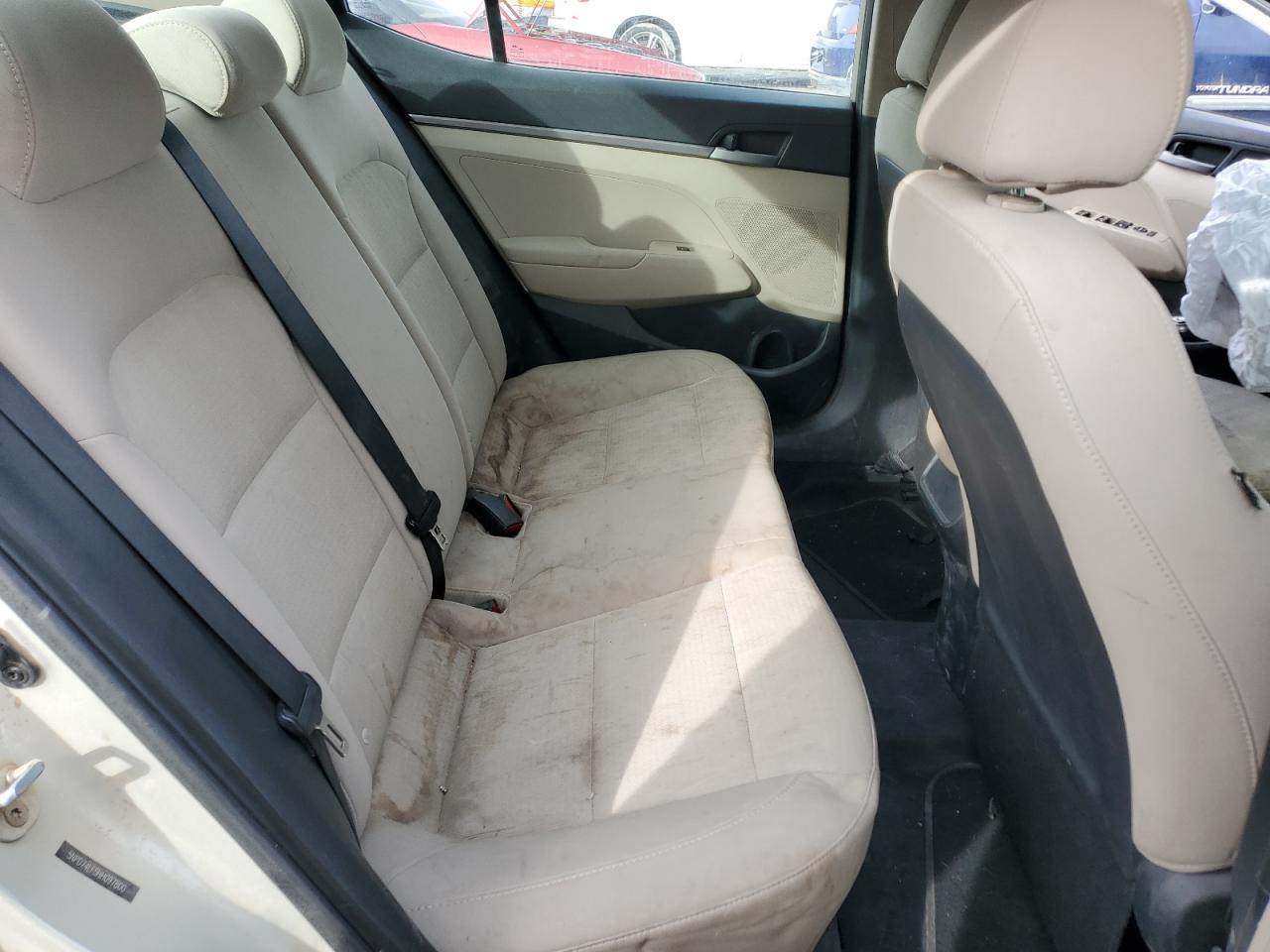 2017 Hyundai Elantra - Image 11