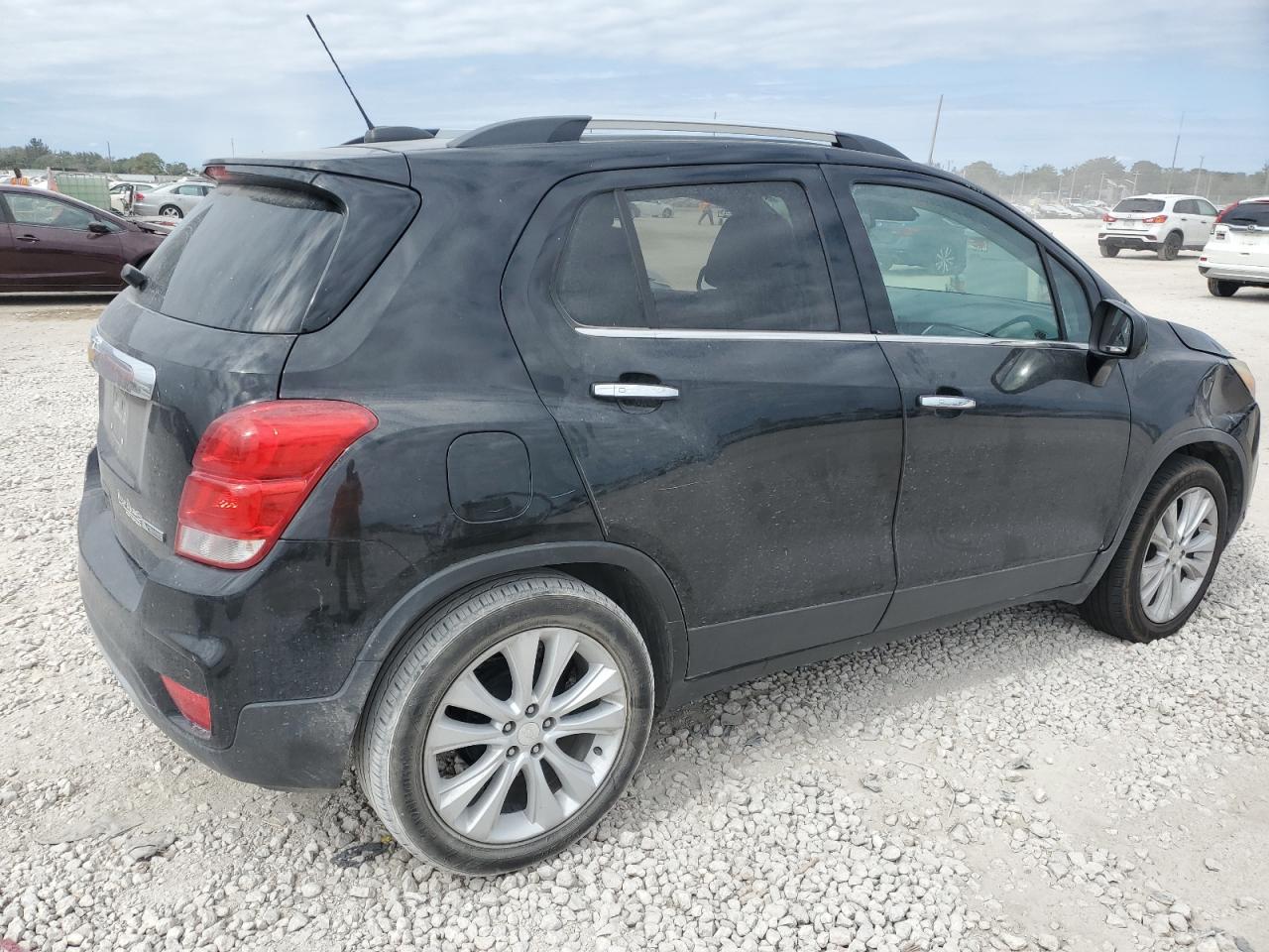 2017 Chevrolet Trax - Image 3
