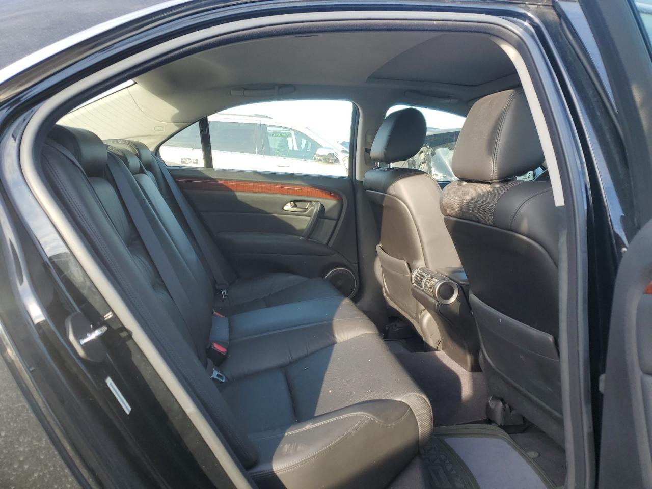 2009 Acura RL - Image 10