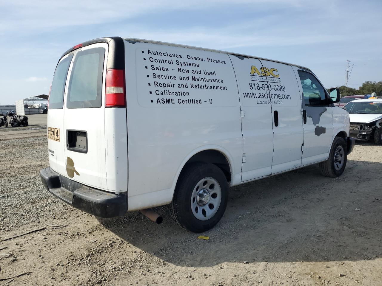 2011 Chevrolet Express - Image 3