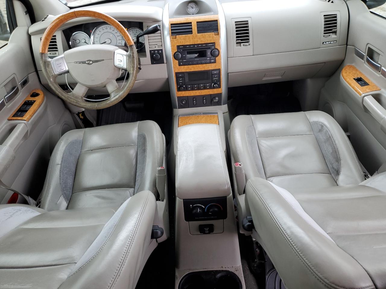 2007 Chrysler Aspen - Image 8