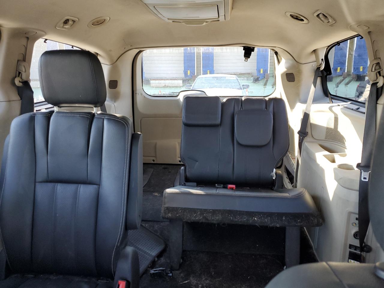 2014 Chrysler Town & Country - Image 10