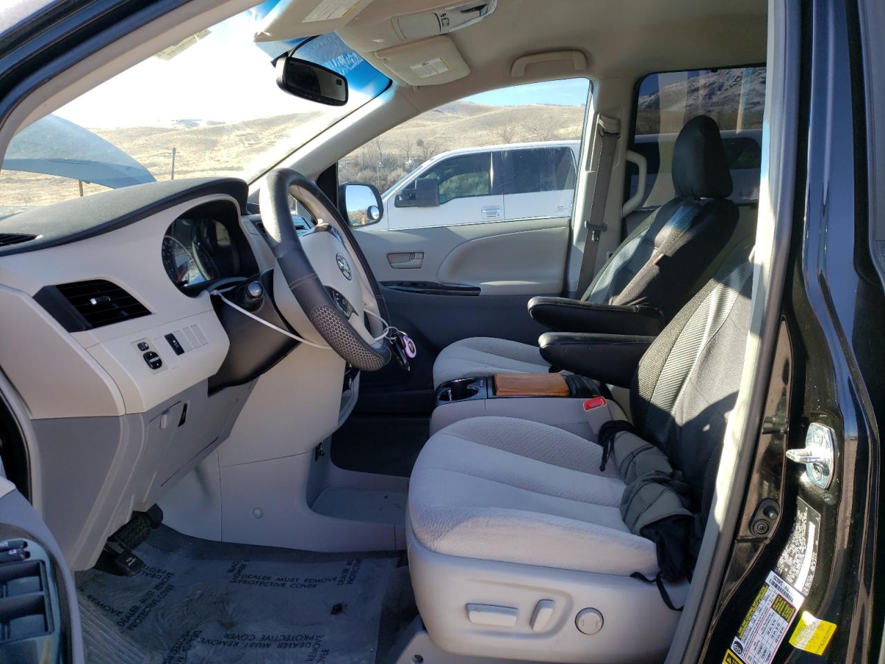2014 Toyota Sienna - Image 7