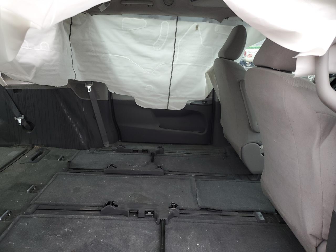 2017 Toyota Sienna - Image 11