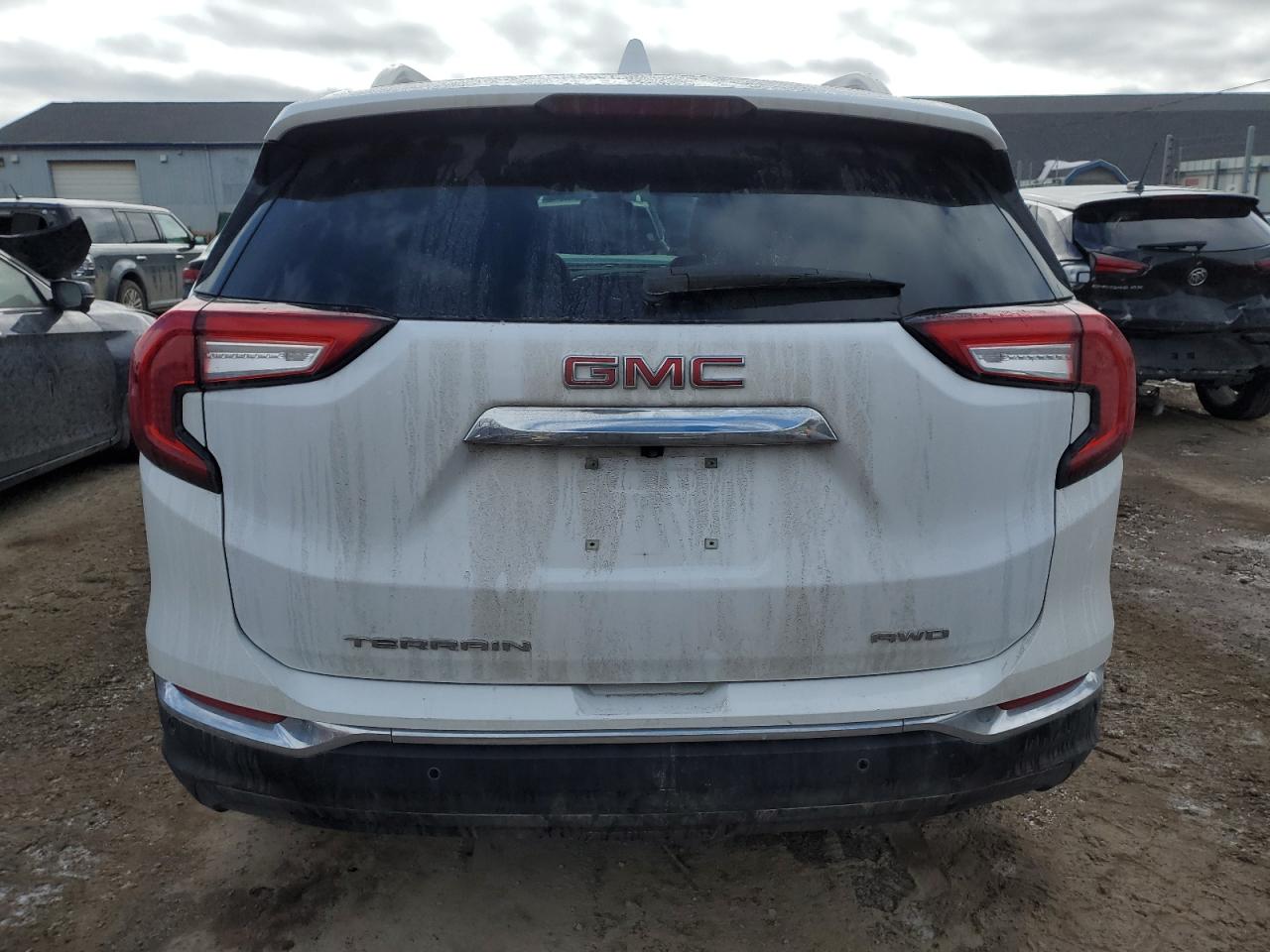 2022 GMC Terrain - Image 6
