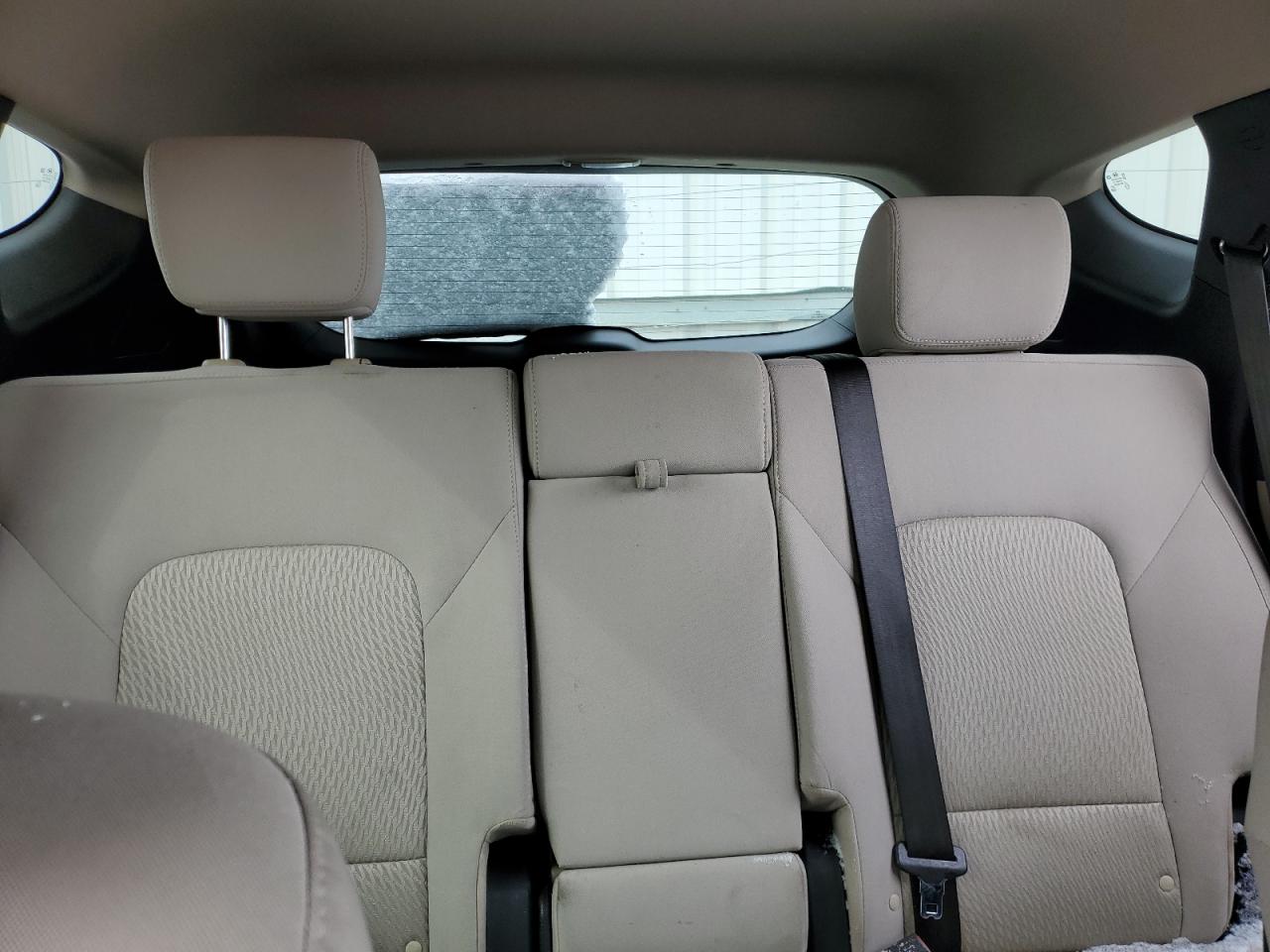 2015 Hyundai Santa Fe - Image 10