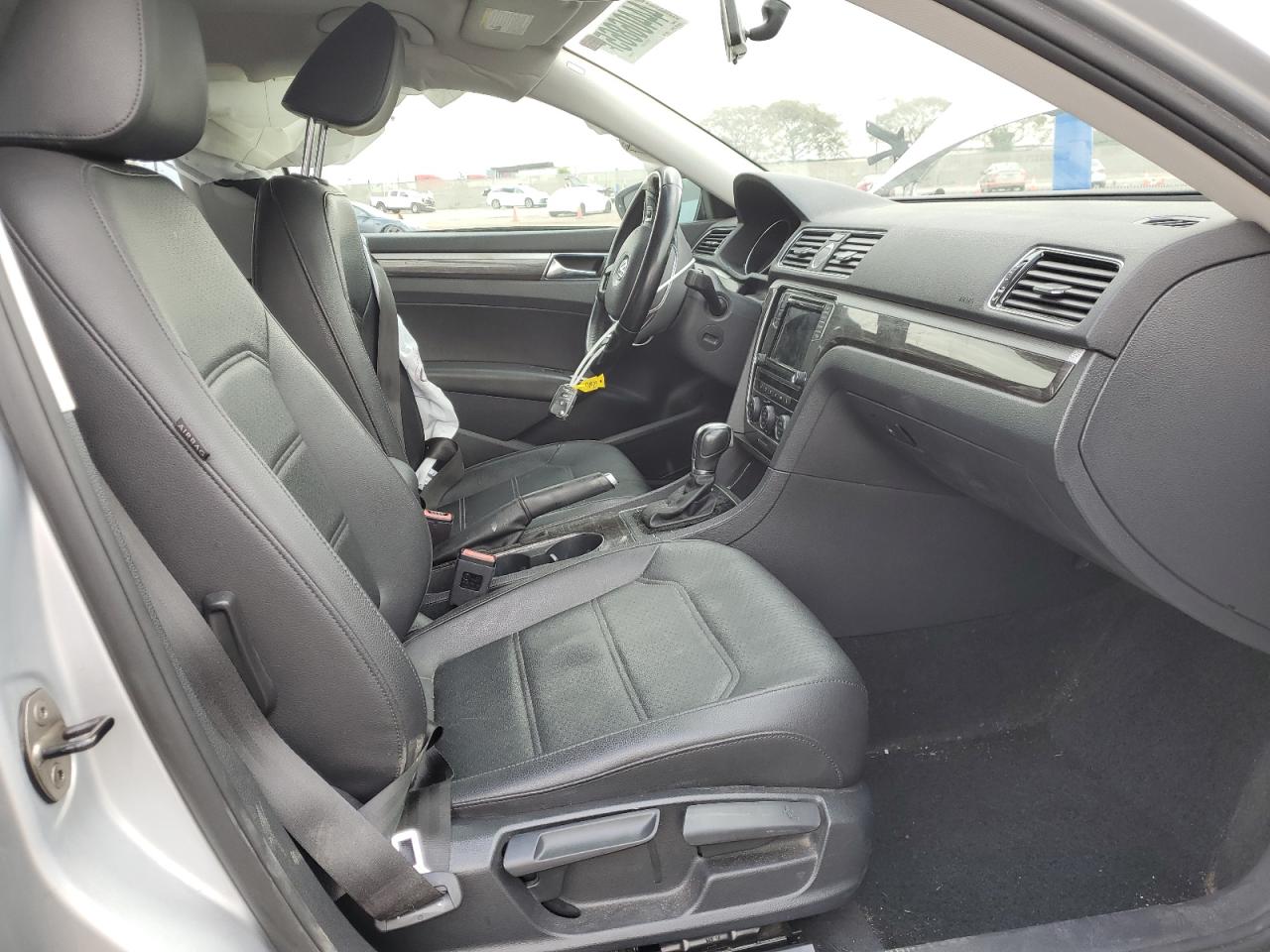 2017 Volkswagen Passat - Image 7