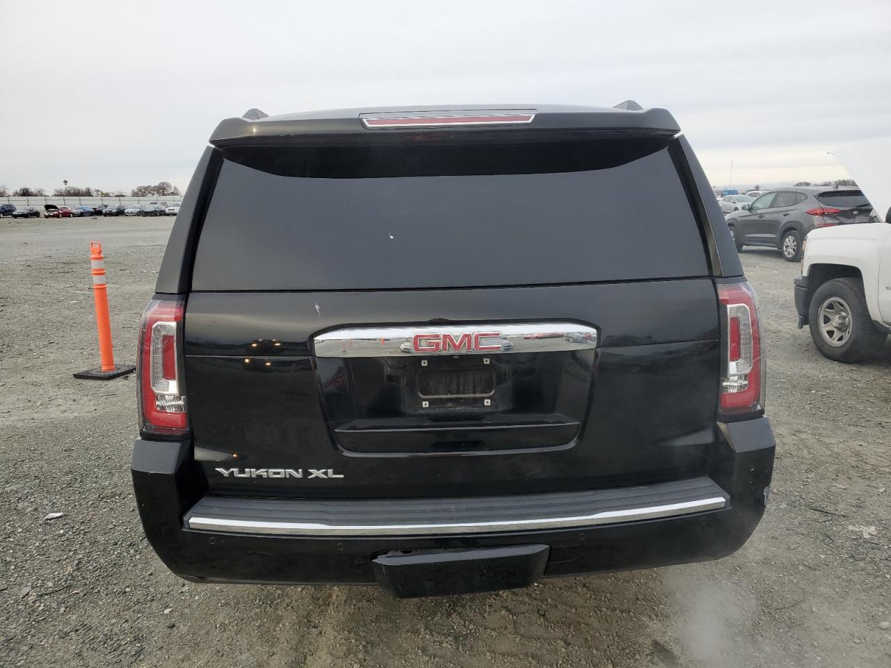 2015 GMC Yukon - Image 6