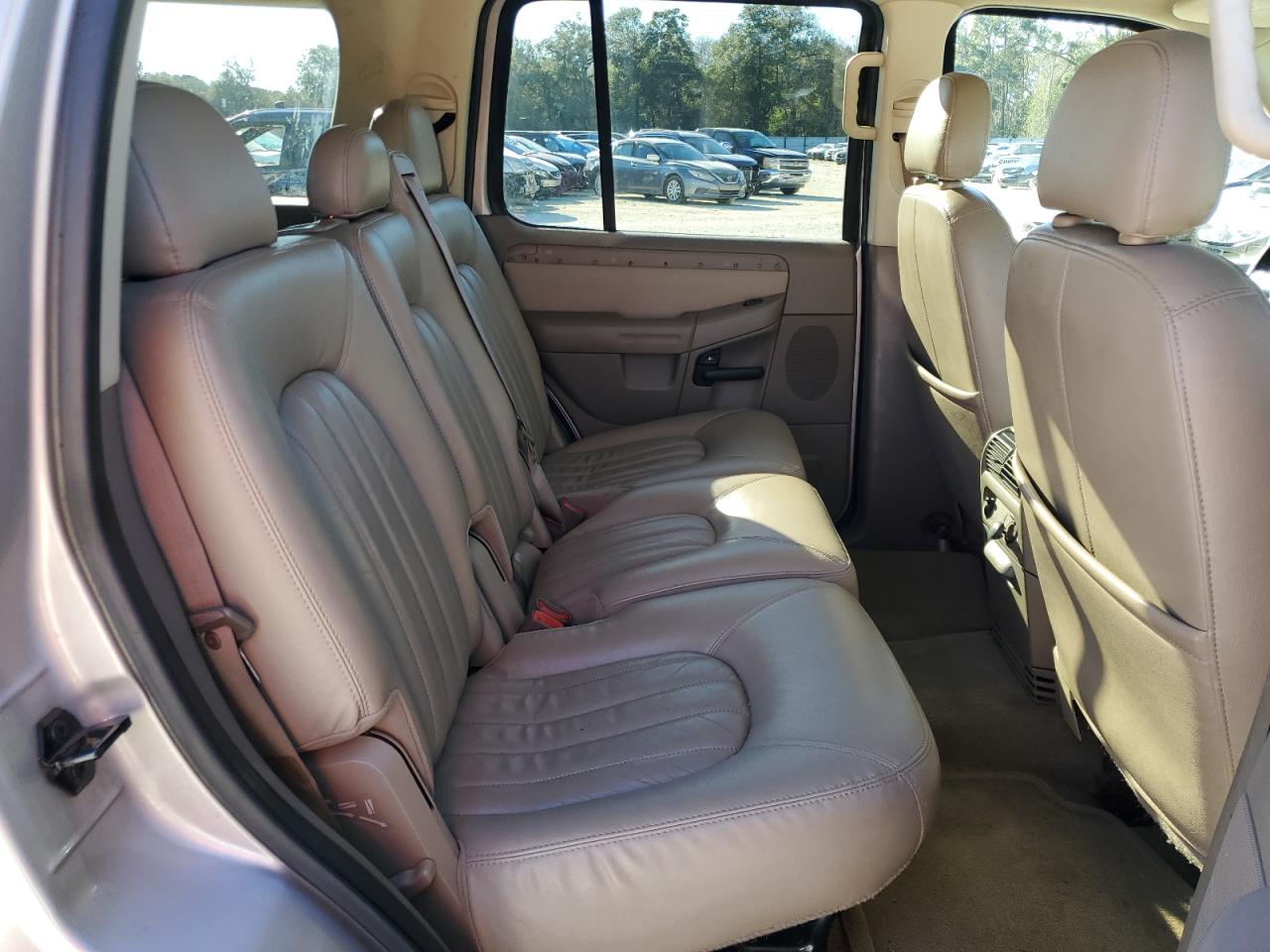 2003 Mercury Mountaineer - Image 12