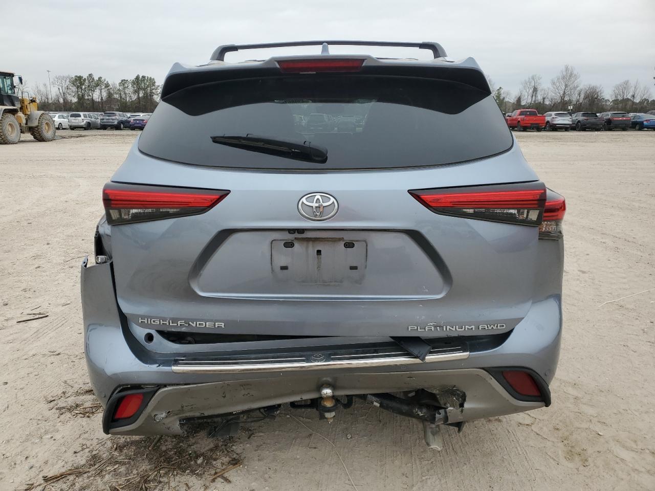 2020 Toyota Highlander - Image 6
