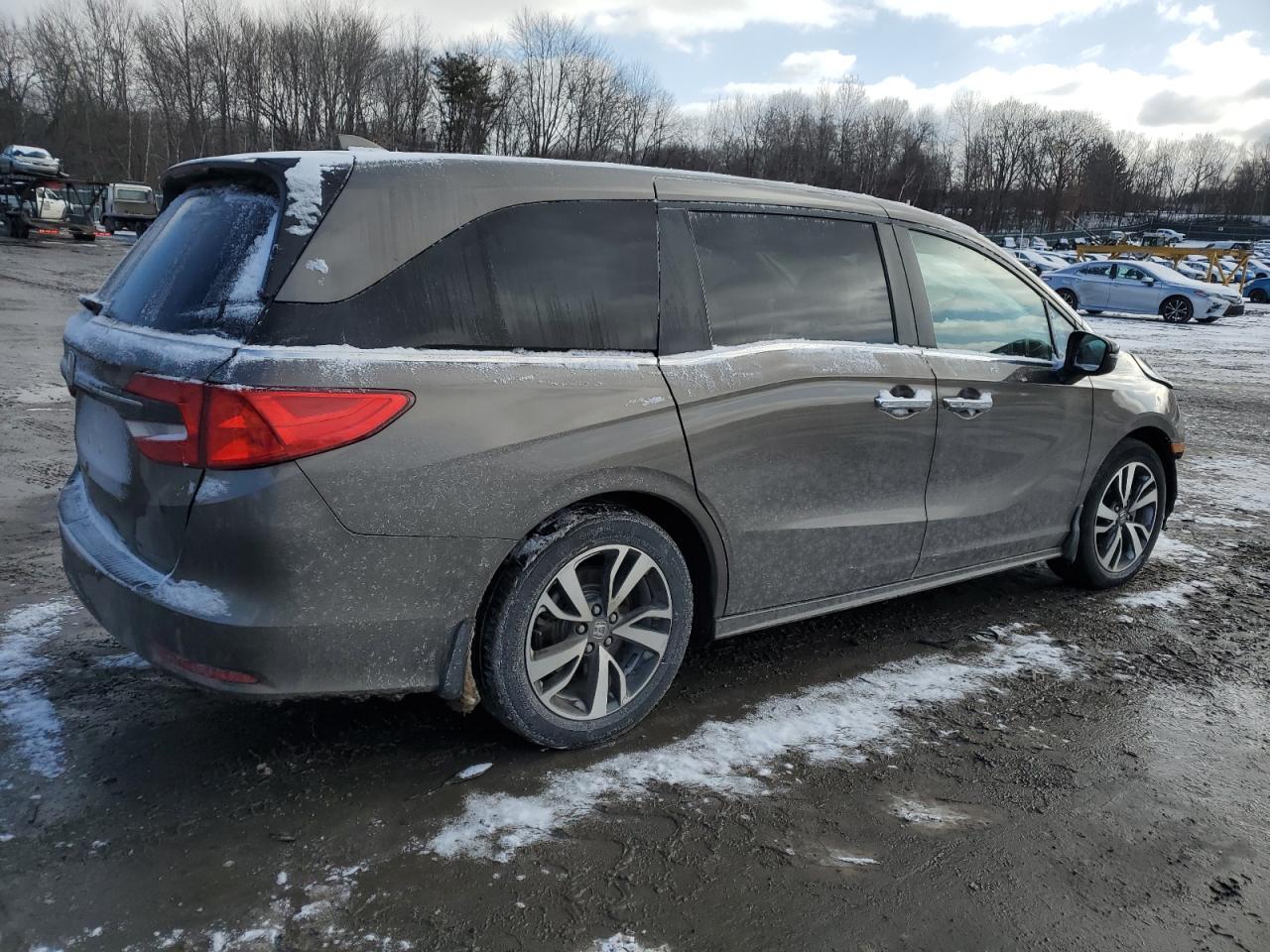 2022 Honda Odyssey - Image 3