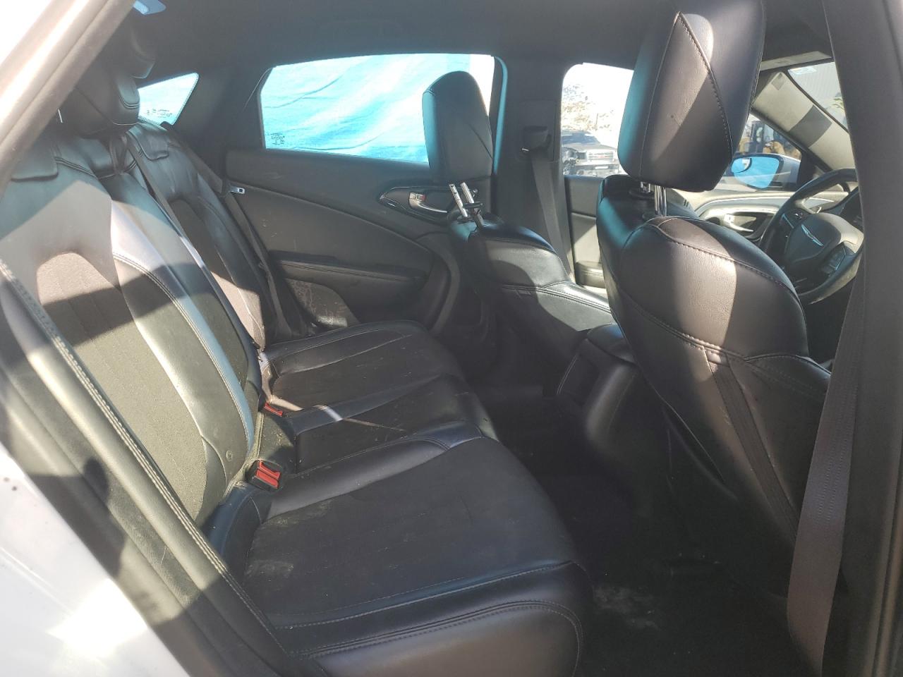2015 Chrysler 200 - Image 10