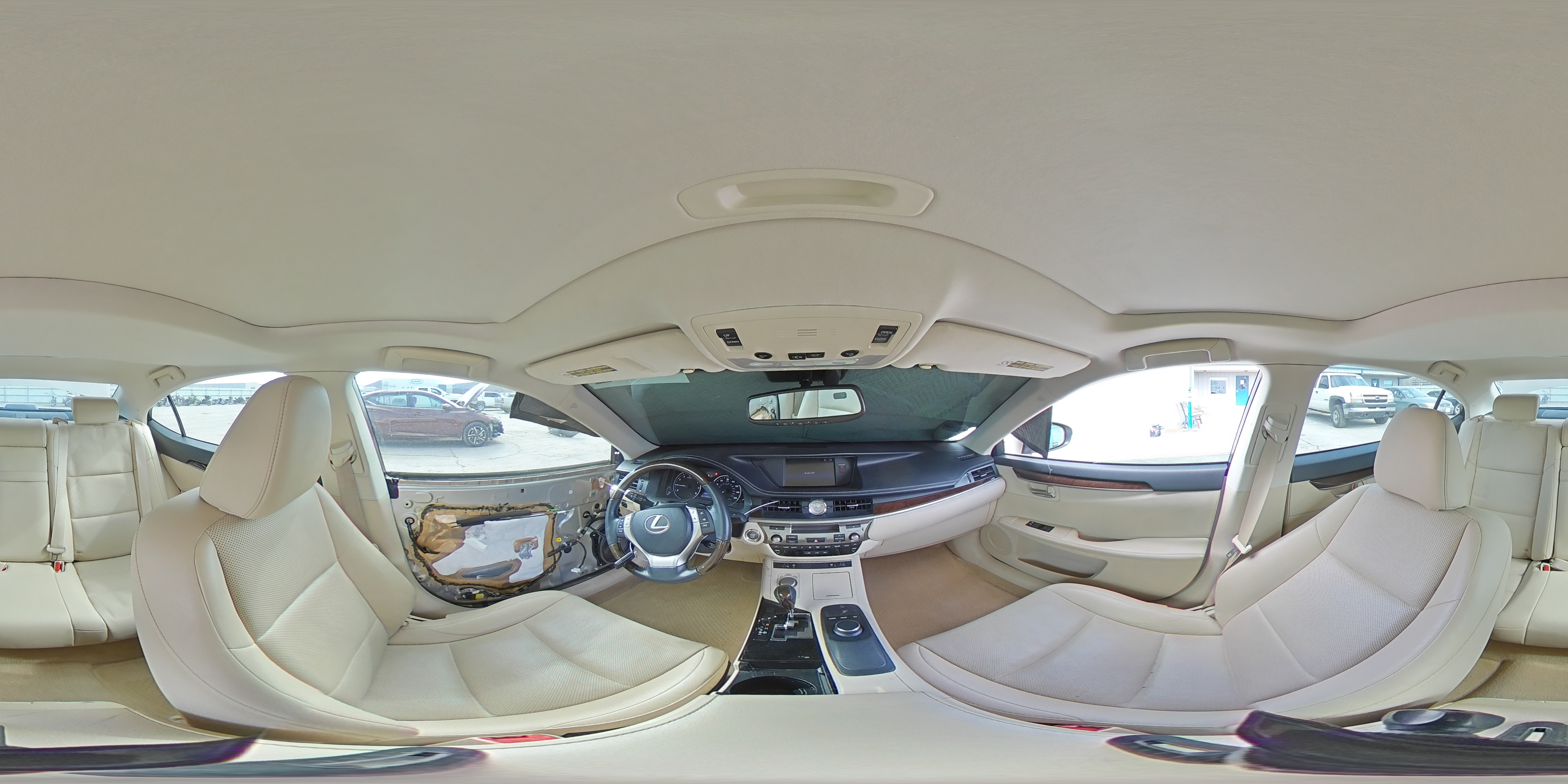 2015 Lexus ES - Image 13