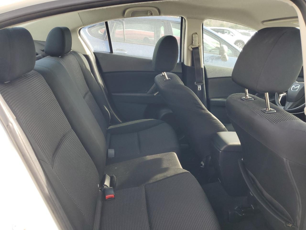 2013 Mazda 3 - Image 10