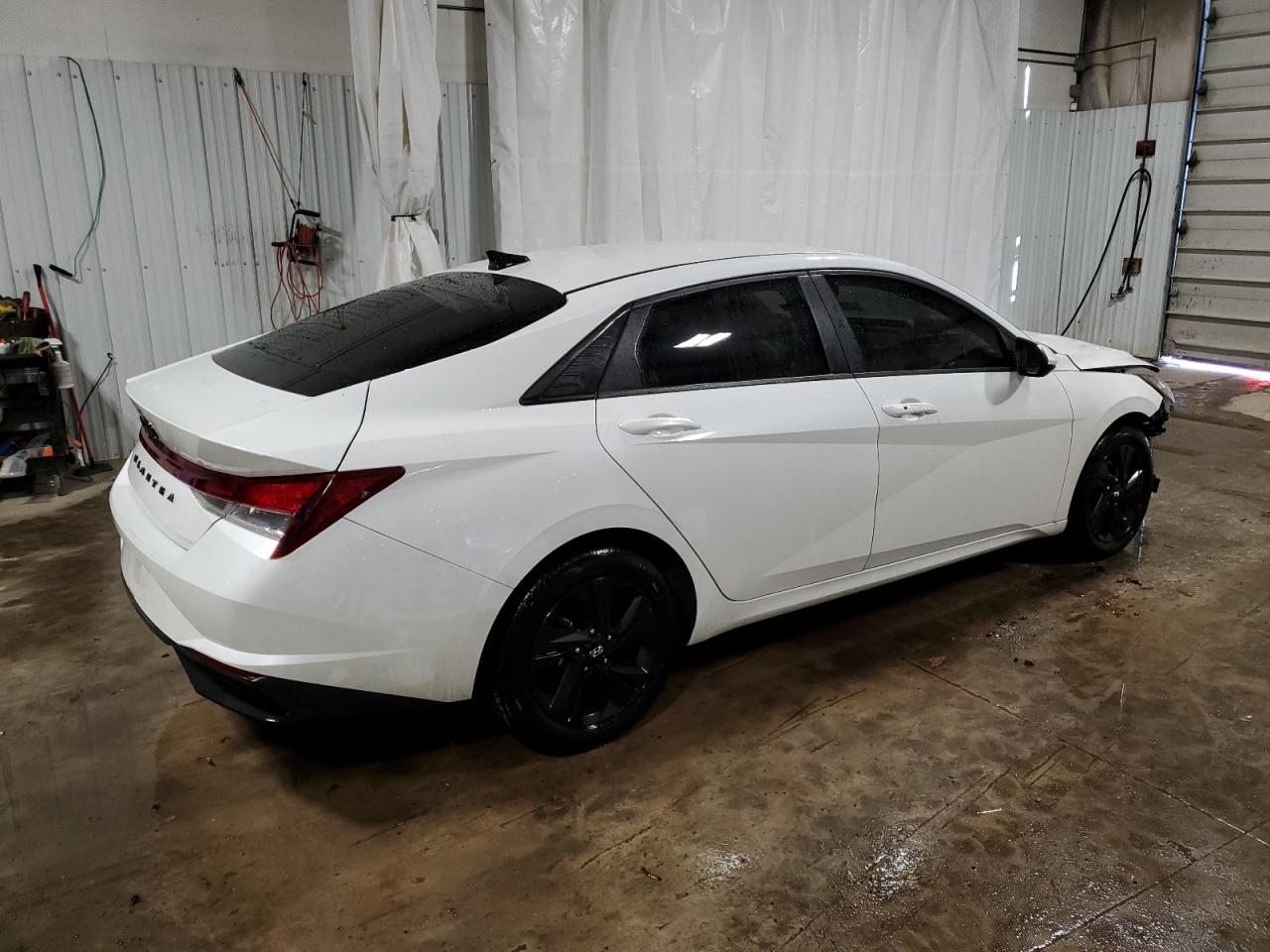 2022 Hyundai Elantra - Image 3