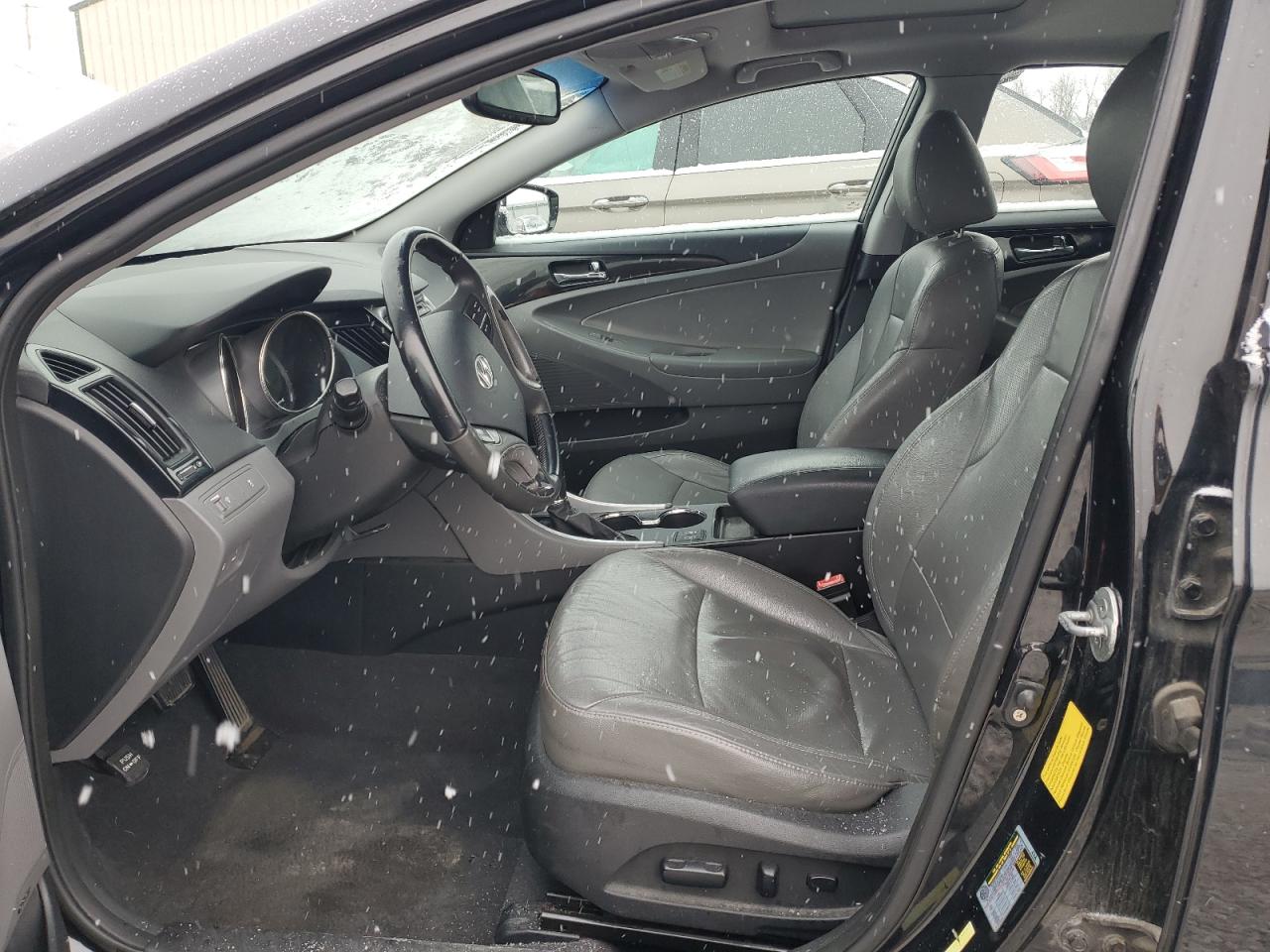 2011 Hyundai Sonata - Image 7